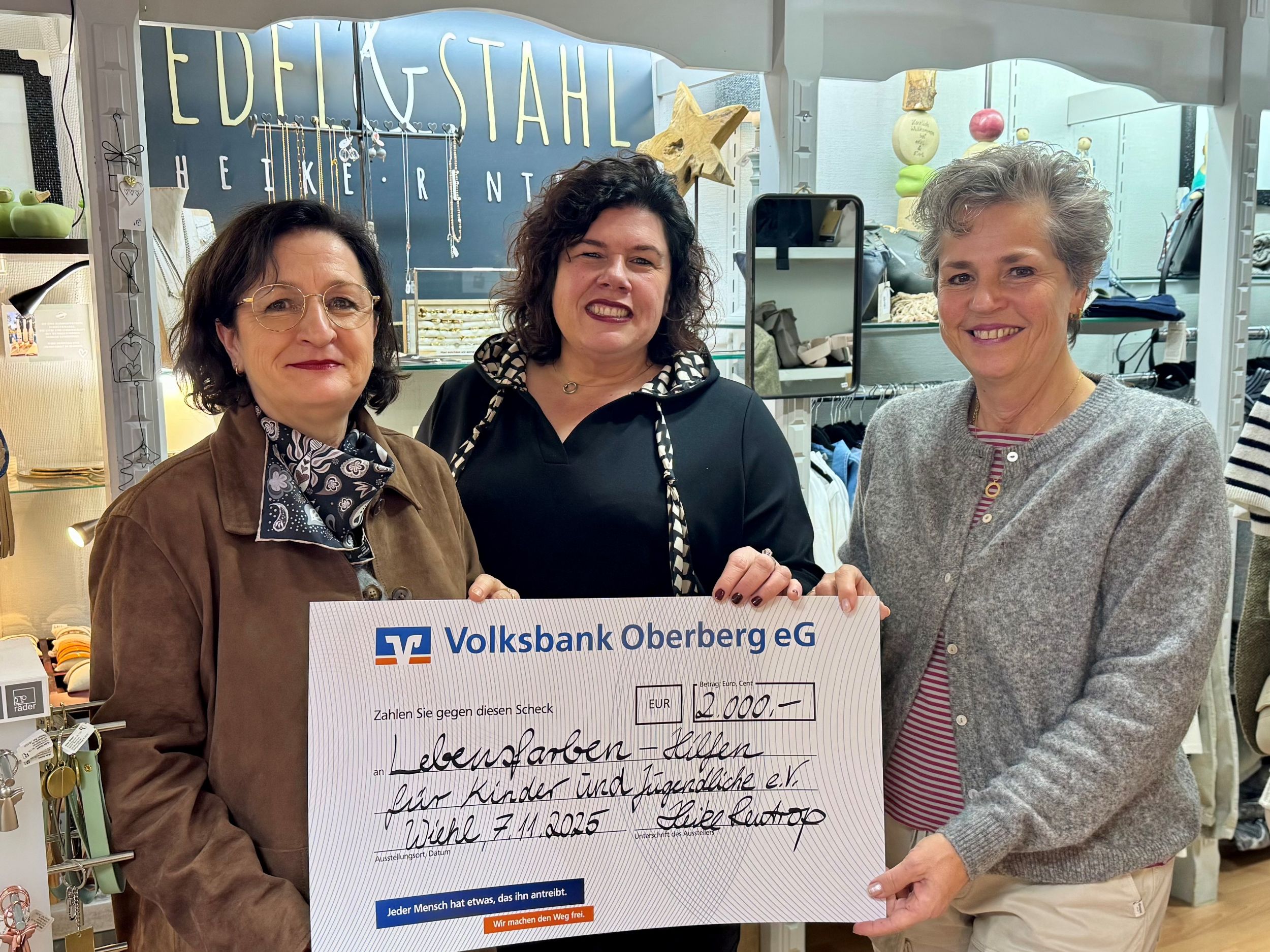 2025_11_07_Spendenuebergabe _Edel_und_Stahl_1_klein 2025_11_07_Spendenuebergabe _Edel_und_Stahl_1_klein